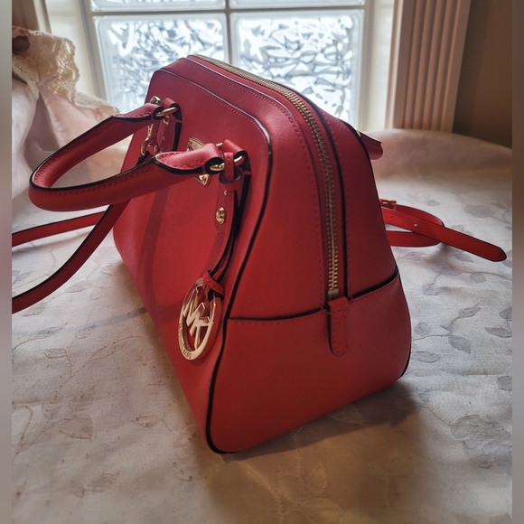 Michael Kors Saffiano leather crossbody bag - Picture 2 of 6